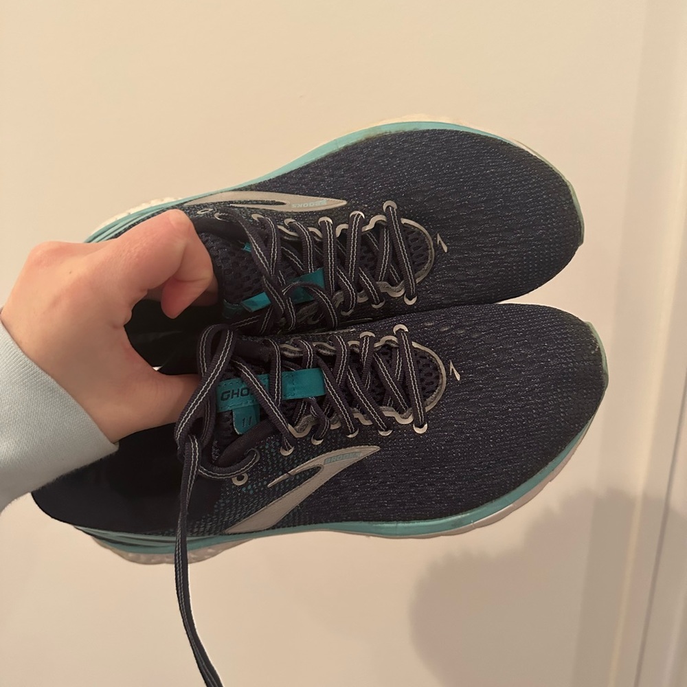 Brooks Ghost - Picture 2 of 3